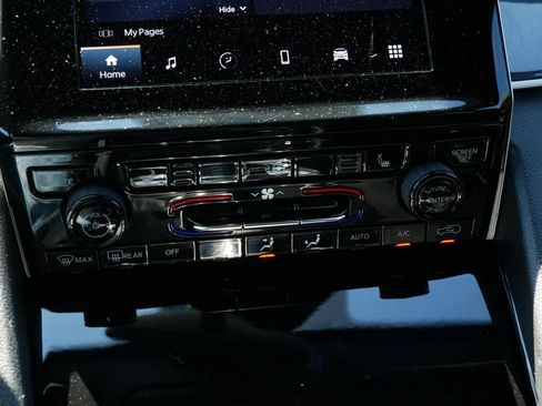 Used 2023 Jeep Grand Cherokee Altitude AWD/4WD image 17