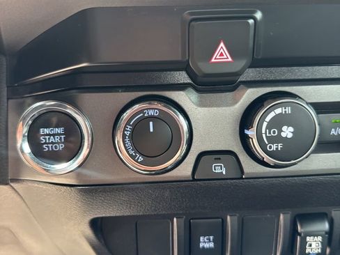 Used 2020 Toyota Tacoma TRD Off-Road AWD/4WD image 13