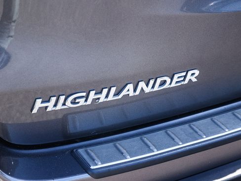 Used 2019 Toyota Highlander XLE image 13