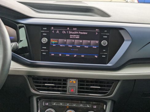 Certified 2024 Volkswagen Taos SE FWD image 18