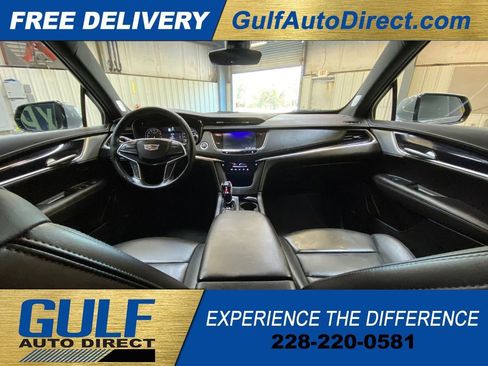 Used 2025 Cadillac XT5 Premium Luxury image 2