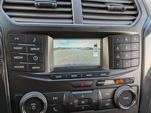 Used 2019 Ford Explorer XLT image 27