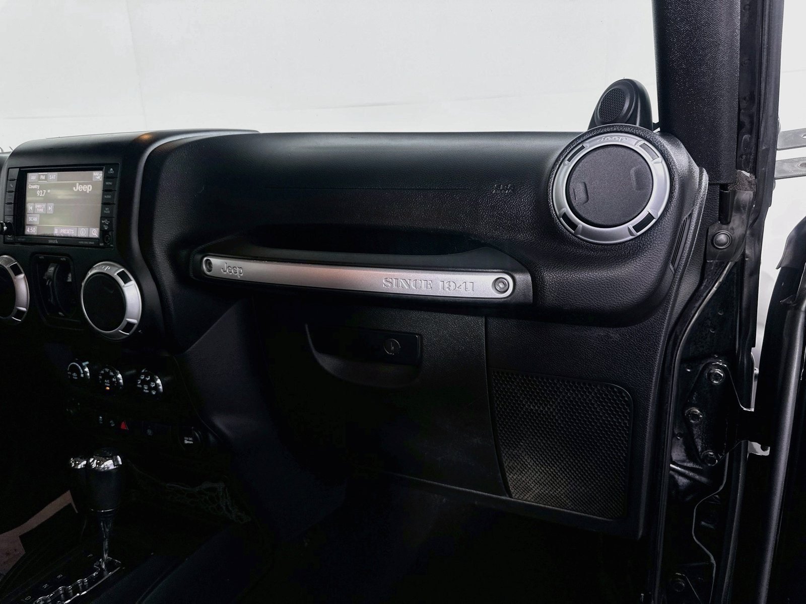 Used 2014 Jeep Wrangler Unlimited Sahara w/ Dual Top Group AWD/4WD image 27