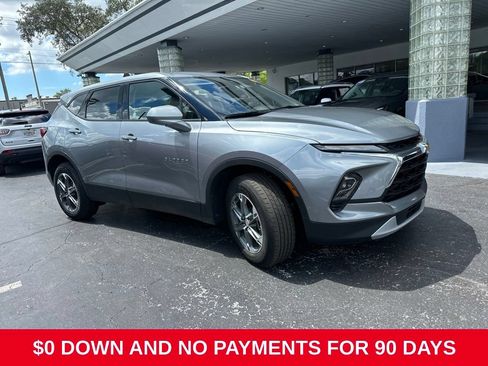 Used 2025 Chevrolet Blazer LT FWD image 2