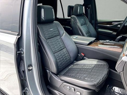 Used 2023 Cadillac Escalade Sport Platinum AWD/4WD image 9