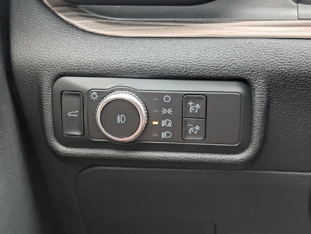Used 2021 Ford Explorer Limited w/ Equipment Group 301A RWD image 17