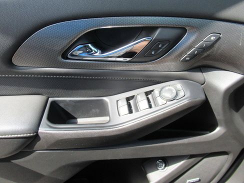 Used 2023 Chevrolet Traverse Premier FWD image 23