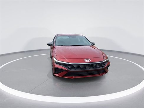 New 2025 Hyundai Elantra SEL image 3