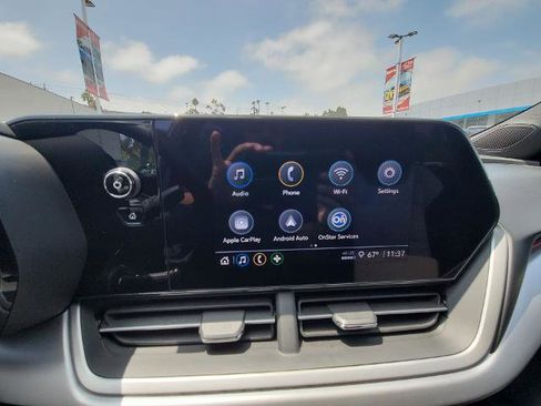 Used 2024 Chevrolet Trax RS FWD image 13