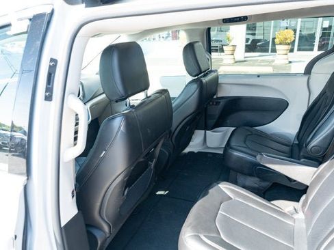 Certified 2024 Chrysler Pacifica Touring-L FWD image 29