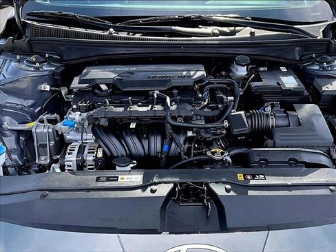 Used 2025 Hyundai Elantra Sport FWD image 11