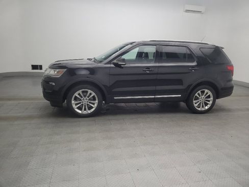Used 2018 Ford Explorer XLT w/ Equipment Group 202A AWD/4WD image 2