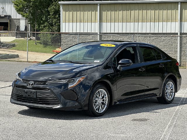 Certified 2026 Toyota Corolla LE FWD image 4