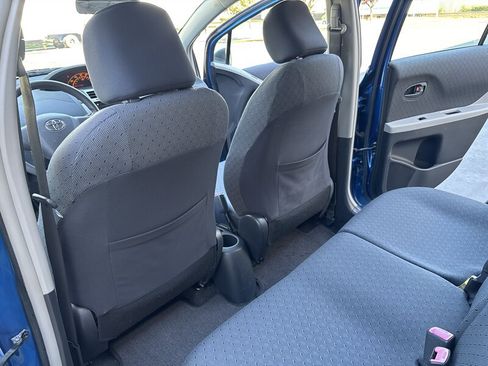 Used 2010 Toyota Yaris 4-Door Hatchback FWD image 26