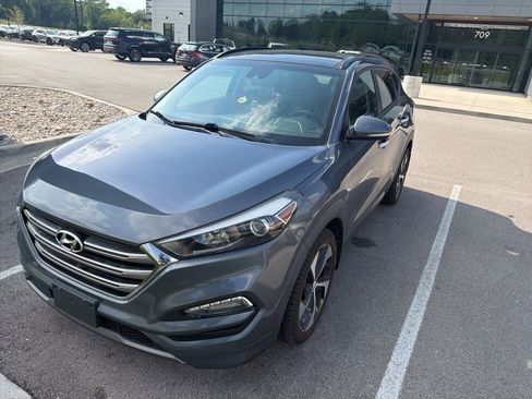 Used 2016 Hyundai Tucson Limited w/ Option Group 03 FWD image 3