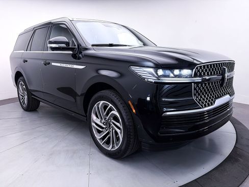Used 2025 Lincoln Navigator Reserve AWD/4WD image 13