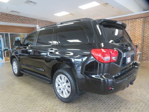 Used 2014 Toyota Sequoia Platinum AWD/4WD image 89