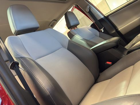 Used 2015 Toyota RAV4 Limited image 22