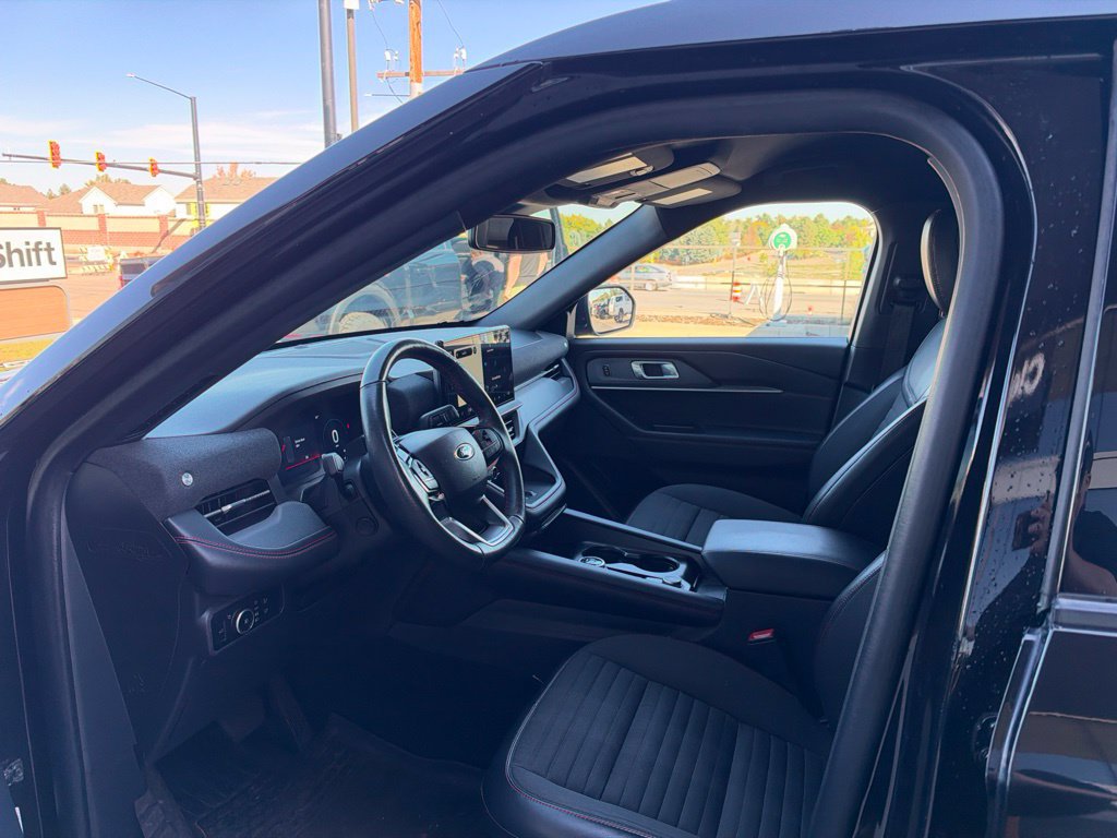 Used 2025 Ford Explorer ST-Line w/ Premium Package AWD/4WD image 9