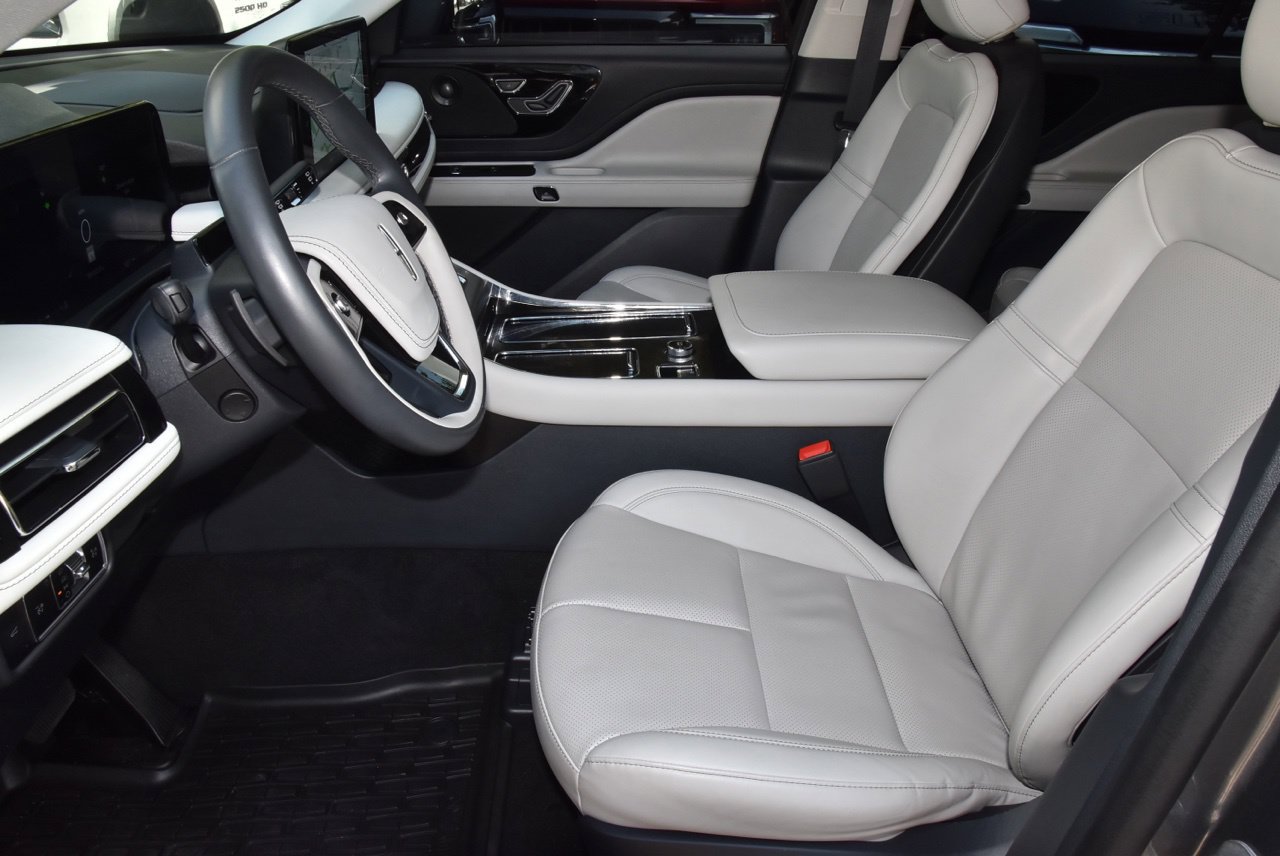 Certified 2025 Lincoln Aviator 2WD w/ Jet Appearance Package image 13