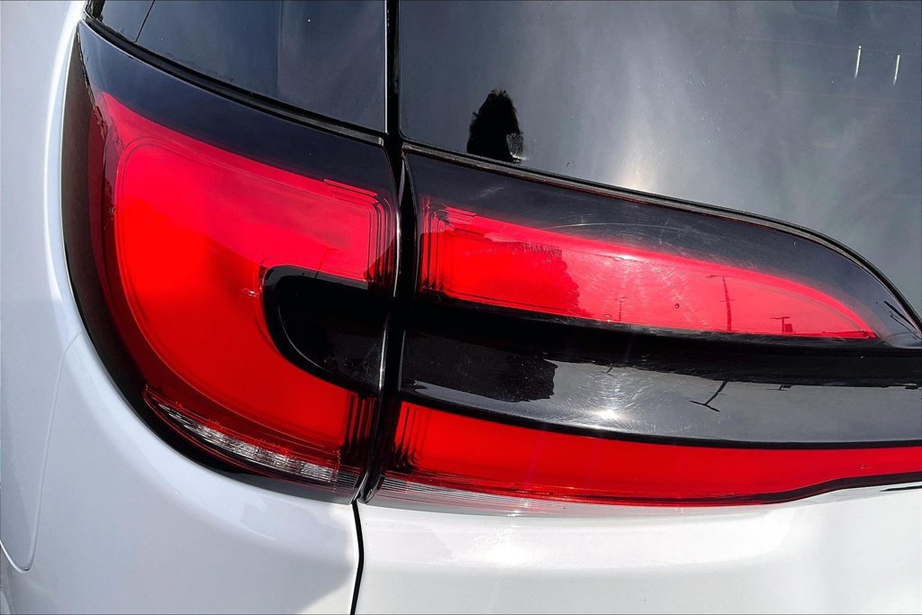 Used 2023 Chrysler Pacifica Touring-L FWD image 30