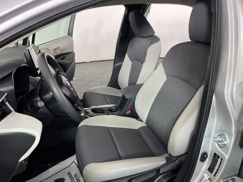 Used 2025 Toyota Corolla LE FWD image 20