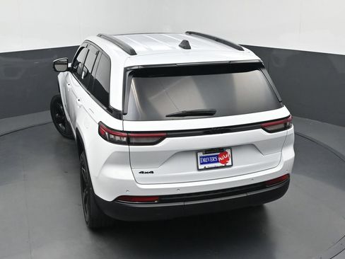 Used 2022 Jeep Grand Cherokee Altitude AWD/4WD image 36