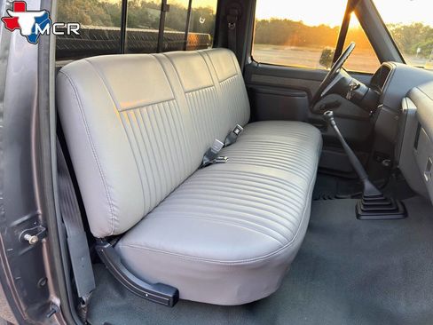 Used 1989 Ford F250 XL 2dr 4WD Standard Cab LB image 32