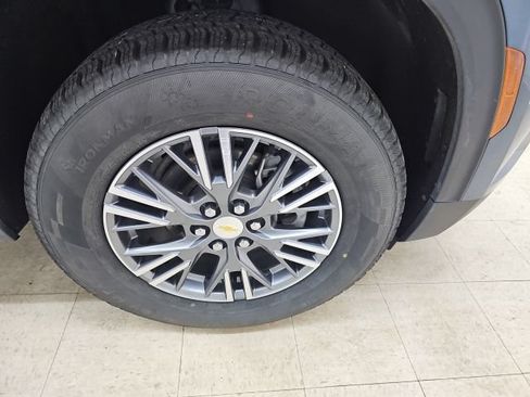 Used 2025 Chevrolet Traverse LT AWD/4WD image 23