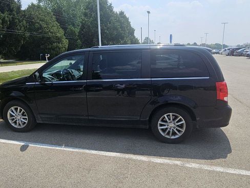 Used 2019 Dodge Grand Caravan SXT FWD image 11