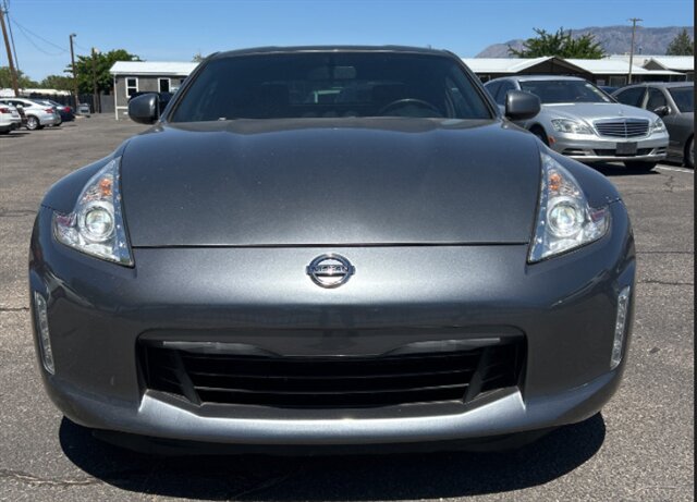 Used 2015 Nissan 370Z Coupe RWD image 4
