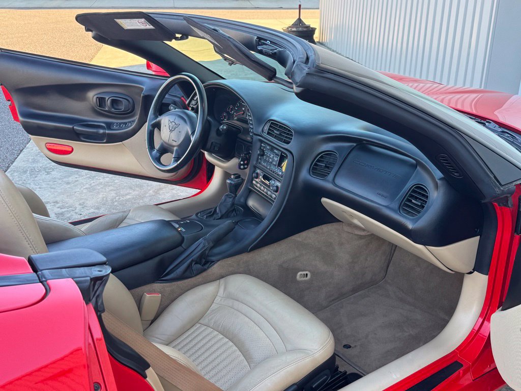Used 2000 Chevrolet Corvette Convertible w/ Memory Pkg RWD image 36