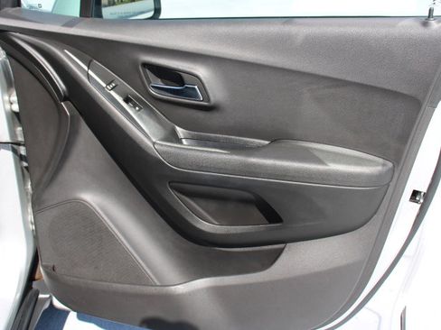 Used 2016 Chevrolet Trax LT FWD image 17