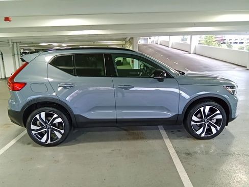 Used 2023 Volvo XC40 B5 Ultimate w/ Protection Package Premier image 6