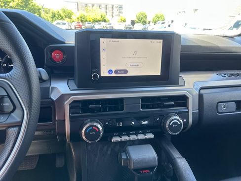 Certified 2026 Toyota Tacoma TRD Off-Road AWD/4WD image 20