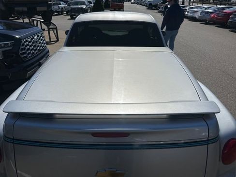 Used 2004 Chevrolet SSR w/ Preferred Equipment Group image 12