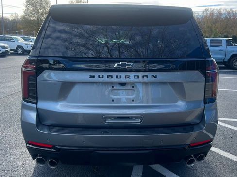 Used 2025 Chevrolet Suburban Z71 image 14