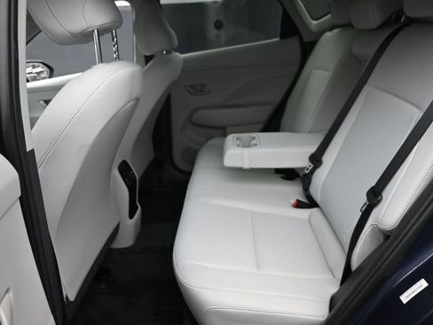 Used 2025 Hyundai Kona SEL image 11