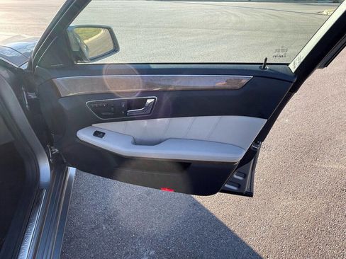 Used 2011 Mercedes-Benz E 350 4MATIC Sedan image 23