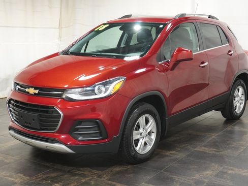 Used 2018 Chevrolet Trax LT w/ LT Convenience Package image 2