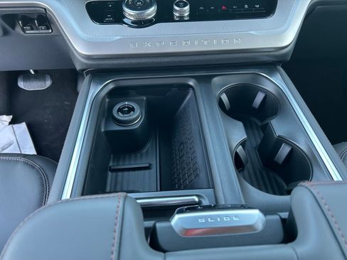 New 2025 Ford Expedition Active image 17