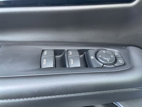 Used 2025 Chevrolet Suburban Z71 image 20