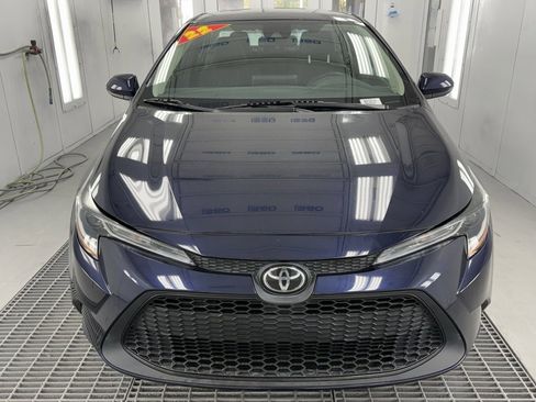 Used 2022 Toyota Corolla LE image 3