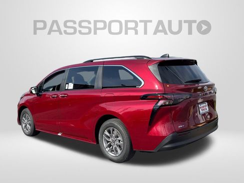 New 2026 Toyota Sienna XLE image 3