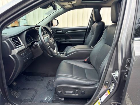 Used 2017 Toyota Highlander Limited FWD image 16