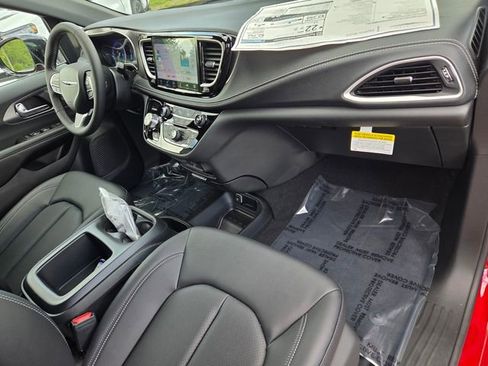 New 2026 Chrysler Pacifica Select image 14