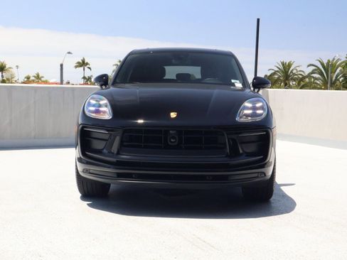 Certified 2025 Porsche Macan AWD/4WD image 6