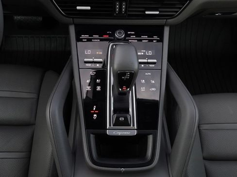 Used 2023 Porsche Cayenne Platinum Edition AWD/4WD image 19