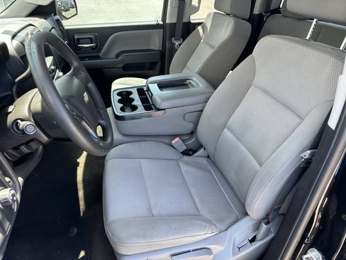 Used 2018 Chevrolet Silverado 1500 Custom w/ Custom Value Package RWD image 19