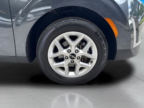 Used 2023 Kia Soul LX w/ LX Technology Package FWD image 2